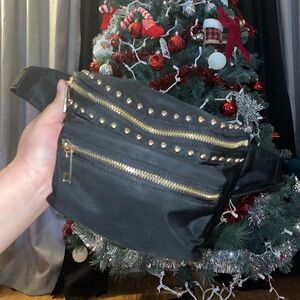 Forever 21 pouch bag